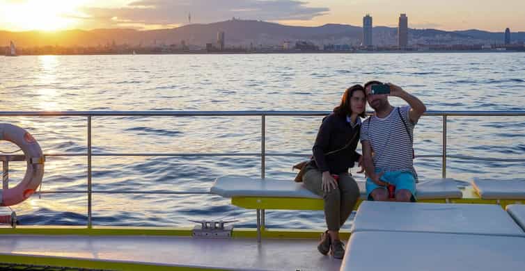 Barcellona: Viaggio in catamarano al tramonto
